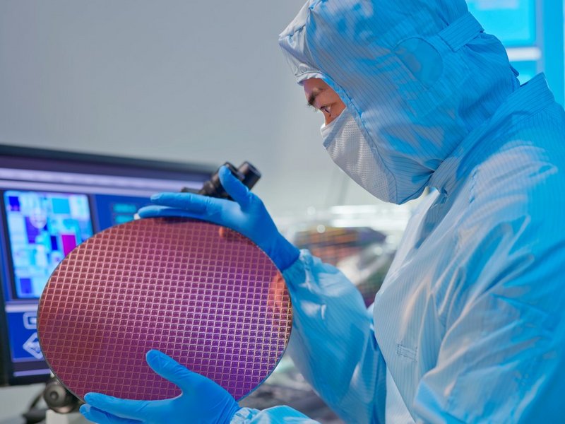 technician with wafer