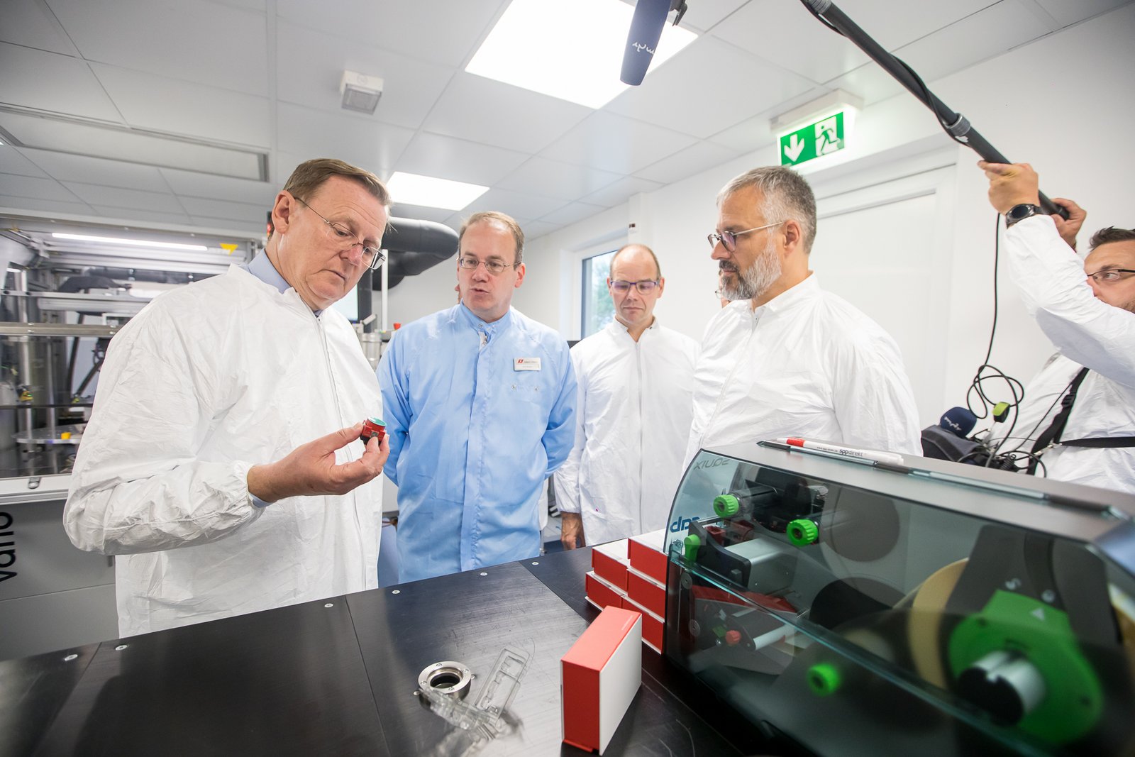 Thuringia Prime Minister holds first serial production Alvium camera